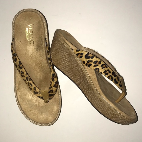 vionic animal print sandals